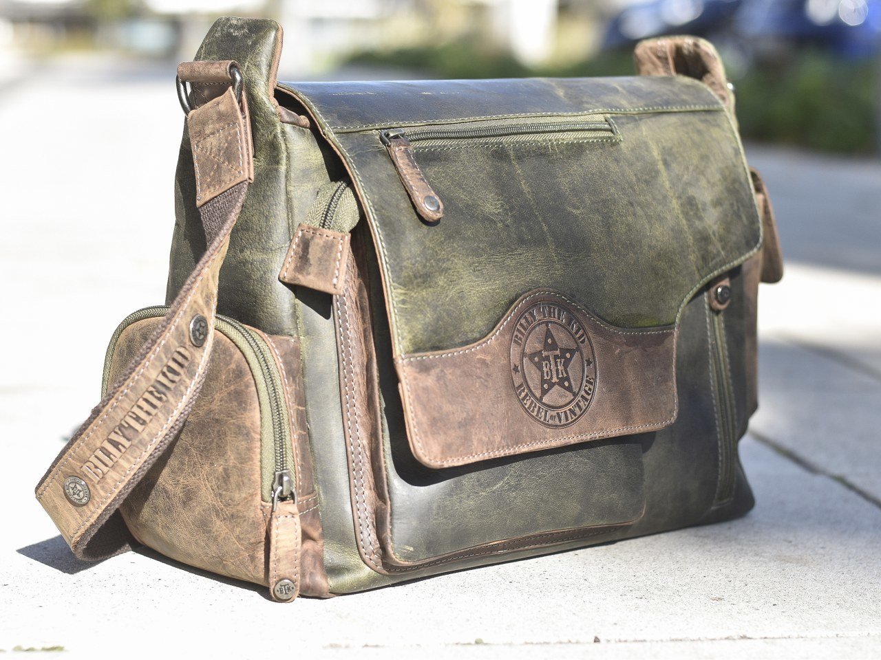Coole Männertaschen von Billy the Kid die Umhänge-Funktionstasche Hunter 0851 in Leder oliv mit braun