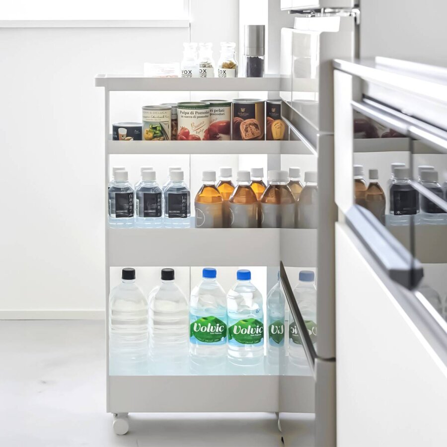 Yamazaki Weiss Nischenwagen 4 Ebenen Und Rollen Tower – Metall Weiß. Helles Design Und Mobile Flexibilität Für Schmale Nischen In Ihrem Modernen Zuhause.
