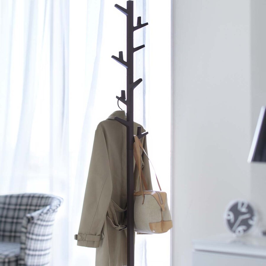 Yamazaki Braun Garderobenständer Drehbare Haken 176Cm Metall Stilvolle Aufbewahrung Für Accessoires In Einem Natürlichen Und Modernen Design-Look.