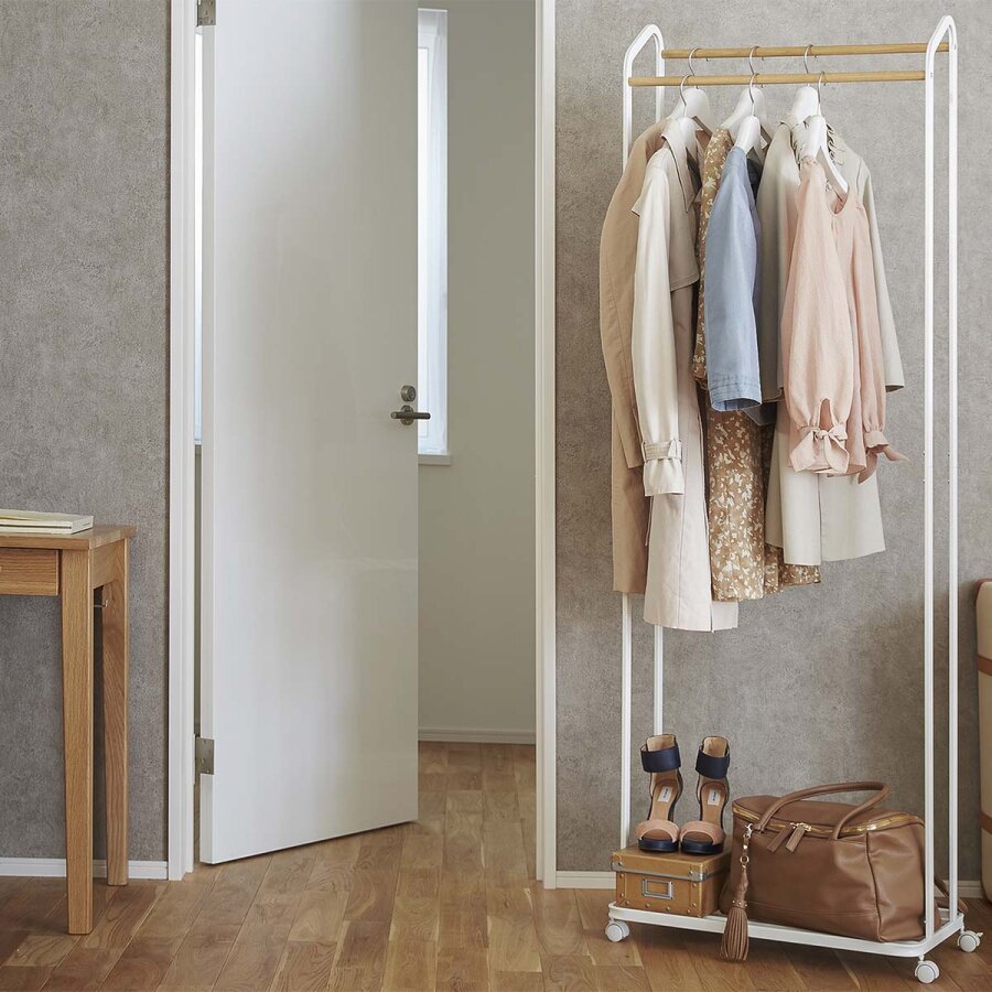 Yamazaki Weiss Garderobenständer 172Cm Auf Rollen "Tower" Weiß Home 3516