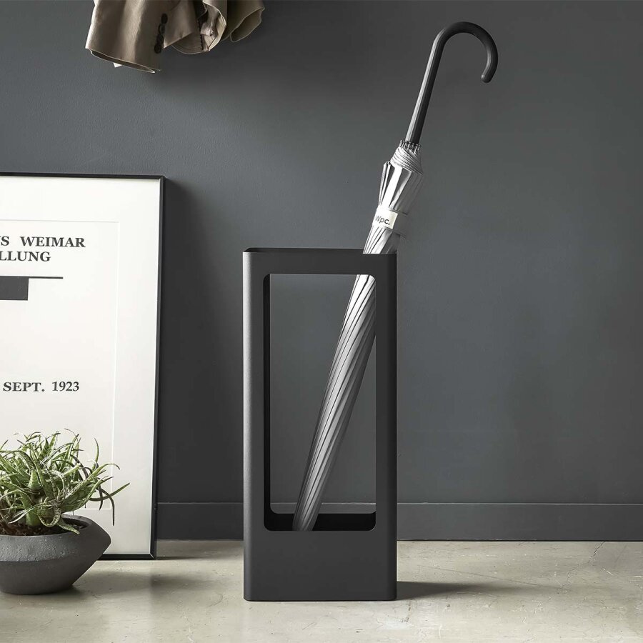 Yamazaki Schwarz Schirmständer Platzsparend 22X12x50cm Metall Ein Funktionaler Blickfang, Der Für Trockene Böden Und Ordnung In Ihrer Diele Sorgt.