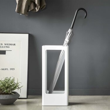 Yamazaki Schirmständer platzsparend 22x12x50cm Metall weiß. Minimalistisches Design für helle Eingangsbereiche – hält Ihren Boden trocken und sauber